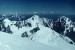 Vpravo v dálce Elbrus, na jeho Kamenech Pastuchova jsme byli loni.