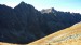 Štrbský štít, Hrubý vrch a z něj dozadu vybíhající hřeben Furkotského štítu.